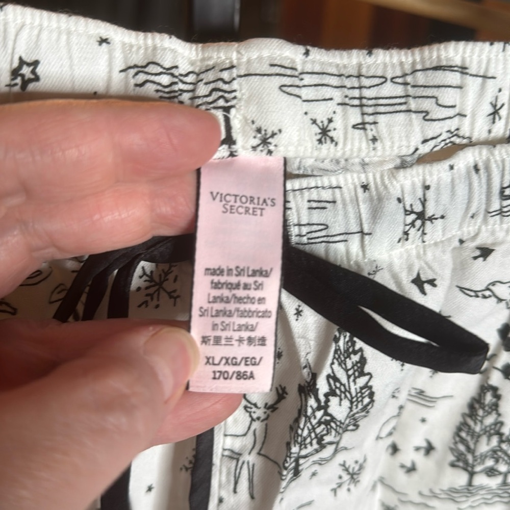 NIP Victoria’s Secret White Winter Reindeer  Jogger Pajama Pants Size XL - Picture 2 of 9